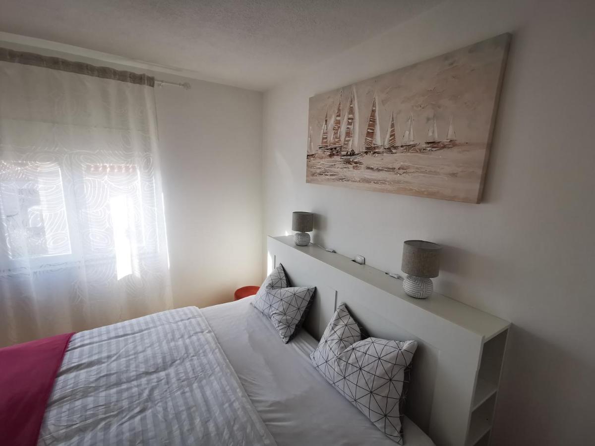 Villa Mala Vala #1 - Seeview - 80 Qm - 2 Sz - 4 Pers Trogir Ngoại thất bức ảnh